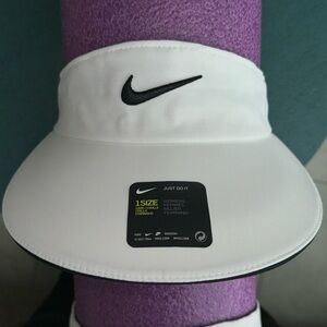 NIKE VISOR WIDE BRIM WHITE - NEW WITH TAGS